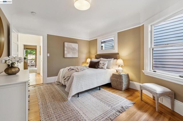 542 Chetwood St, Oakland, CA 94610