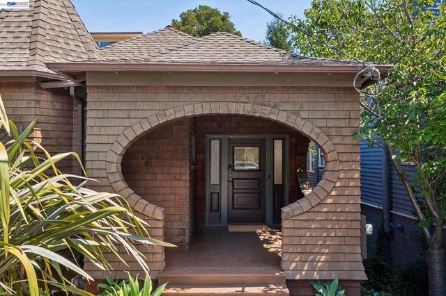 542 Chetwood St, Oakland, CA 94610