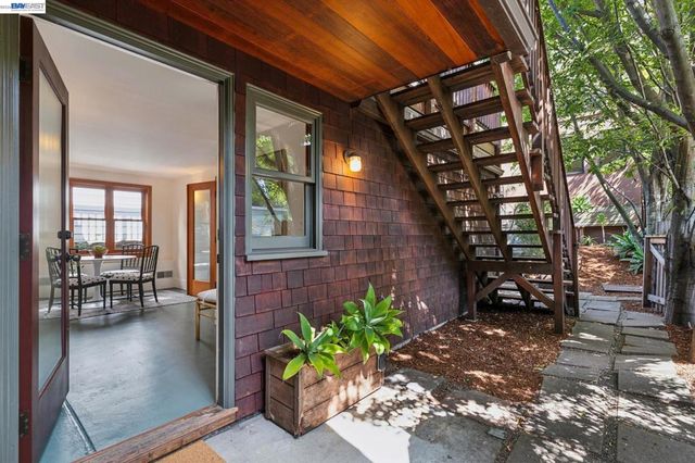 542 Chetwood St, Oakland, CA 94610
