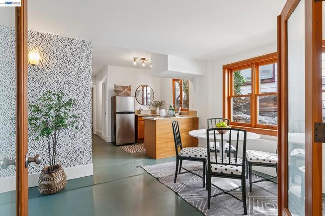542 Chetwood St, Oakland, CA 94610
