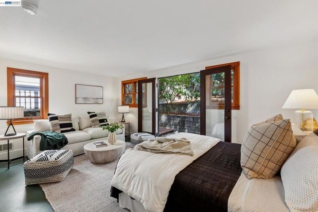 542 Chetwood St, Oakland, CA 94610