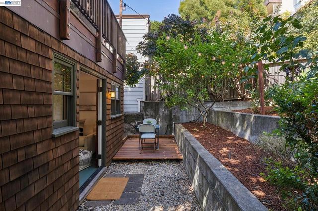 542 Chetwood St, Oakland, CA 94610