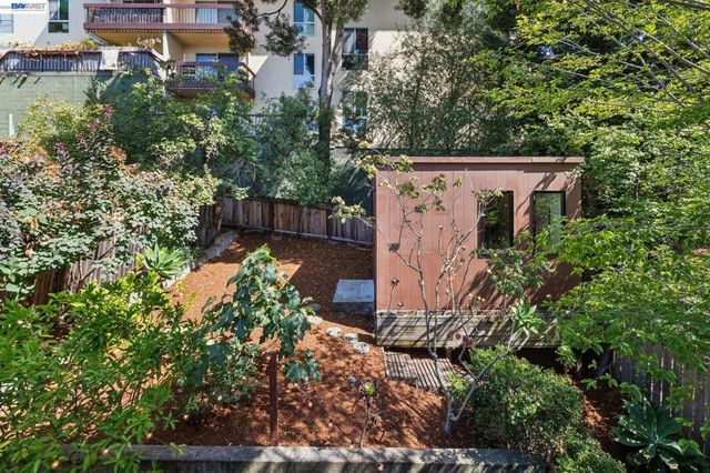 542 Chetwood St, Oakland, CA 94610