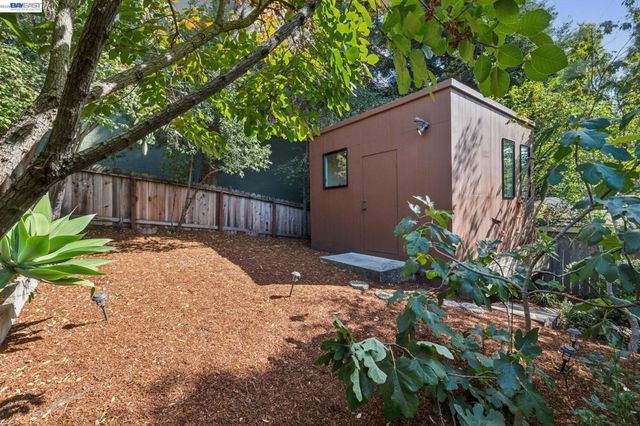 542 Chetwood St, Oakland, CA 94610