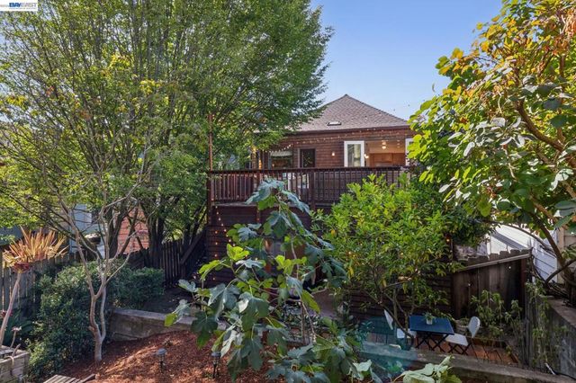 542 Chetwood St, Oakland, CA 94610