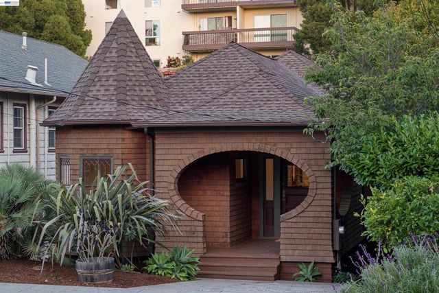 542 Chetwood St, Oakland, CA 94610