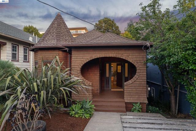 542 Chetwood St, Oakland, CA 94610