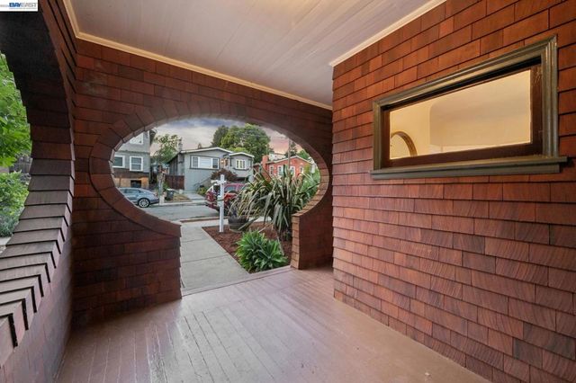 542 Chetwood St, Oakland, CA 94610