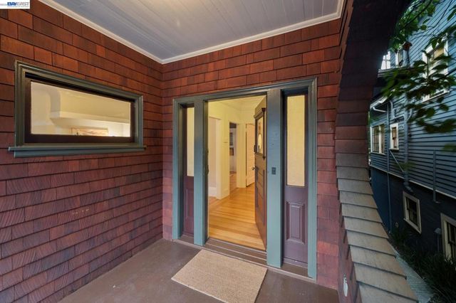 542 Chetwood St, Oakland, CA 94610