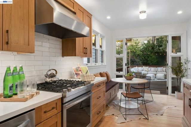 542 Chetwood St, Oakland, CA 94610