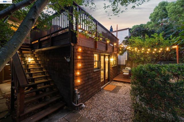 542 Chetwood St, Oakland, CA 94610