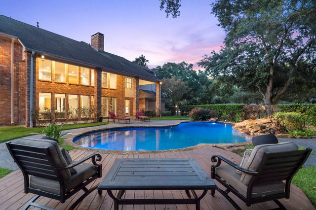3 Regent Court, Sugar Land, TX 77478