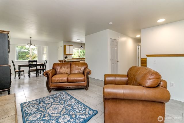 624 SE Pine Road, Port Orchard, WA 98367