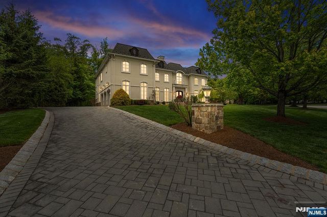1 Sandstone Ridge, Upper Saddle River, NJ 07458
