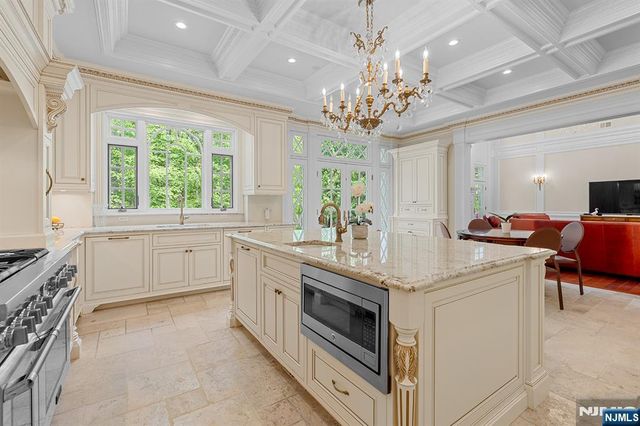 1 Sandstone Ridge, Upper Saddle River, NJ 07458