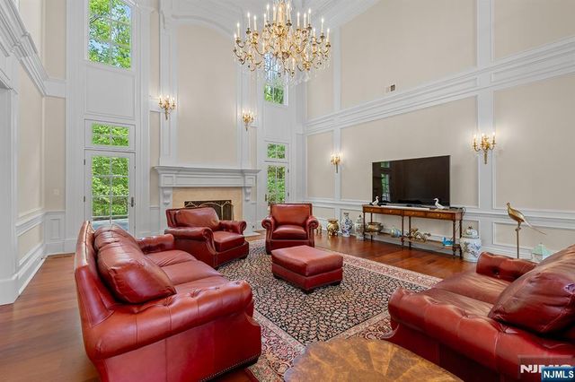 1 Sandstone Ridge, Upper Saddle River, NJ 07458