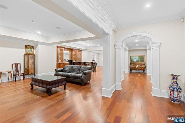 1 Sandstone Ridge, Upper Saddle River, NJ 07458