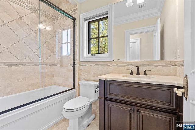 1 Sandstone Ridge, Upper Saddle River, NJ 07458