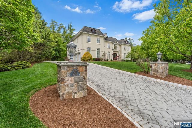 1 Sandstone Ridge, Upper Saddle River, NJ 07458