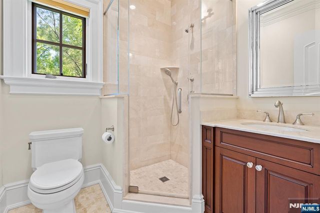 1 Sandstone Ridge, Upper Saddle River, NJ 07458