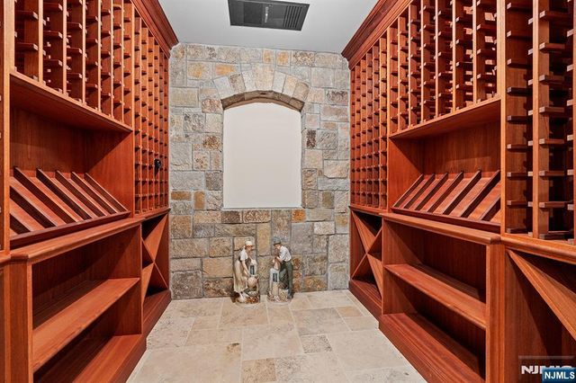 1 Sandstone Ridge, Upper Saddle River, NJ 07458