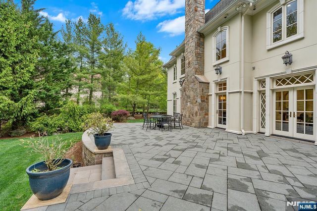 1 Sandstone Ridge, Upper Saddle River, NJ 07458