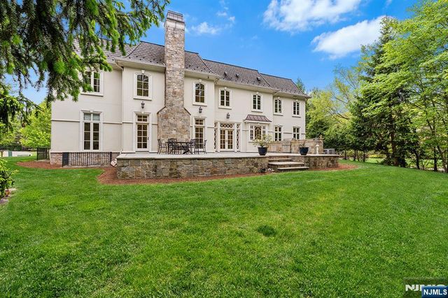 1 Sandstone Ridge, Upper Saddle River, NJ 07458