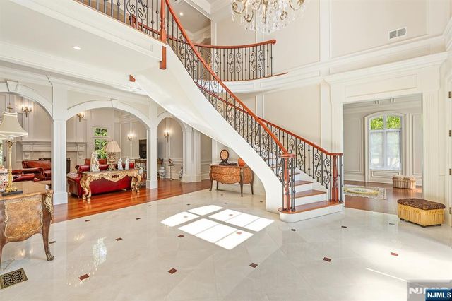 1 Sandstone Ridge, Upper Saddle River, NJ 07458
