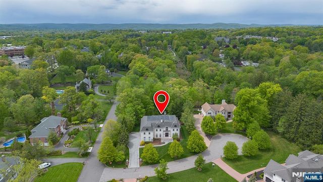 1 Sandstone Ridge, Upper Saddle River, NJ 07458