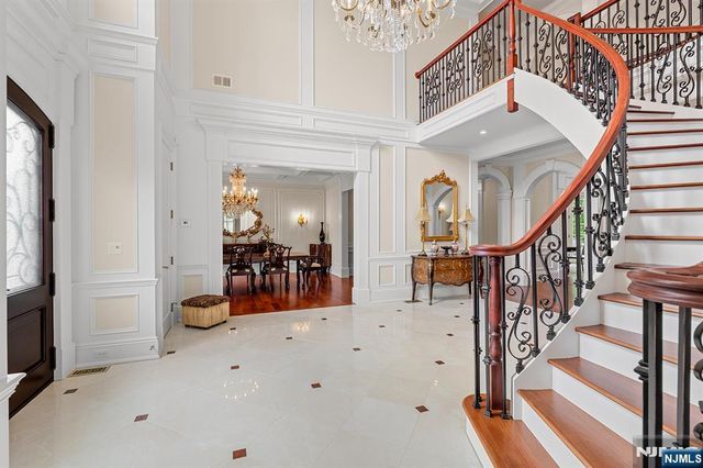 1 Sandstone Ridge, Upper Saddle River, NJ 07458