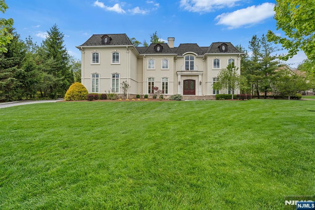 1 Sandstone Ridge, Upper Saddle River, NJ 07458