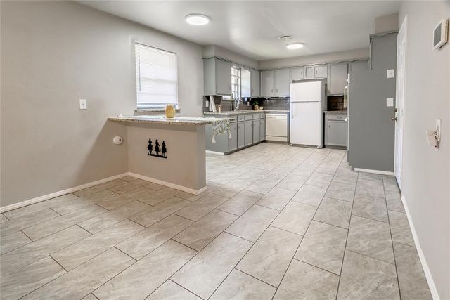 2 Philbrook Drive, Oklahoma City, OK 73109