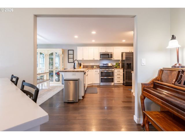 306 E 16TH Pl, La Center, WA 98629