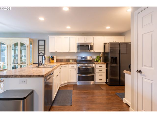 306 E 16TH Pl, La Center, WA 98629