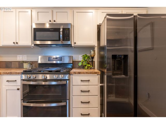 306 E 16TH Pl, La Center, WA 98629