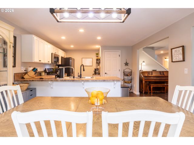 306 E 16TH Pl, La Center, WA 98629