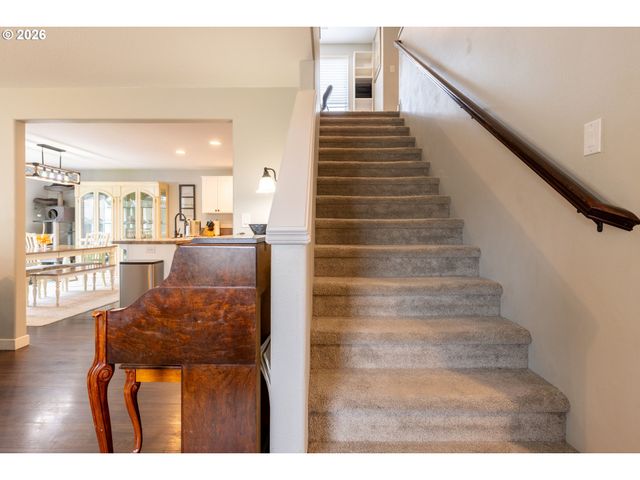 306 E 16TH Pl, La Center, WA 98629