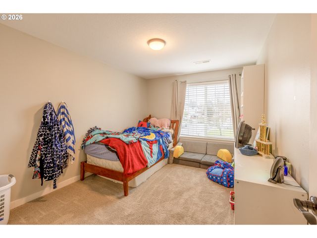 306 E 16TH Pl, La Center, WA 98629