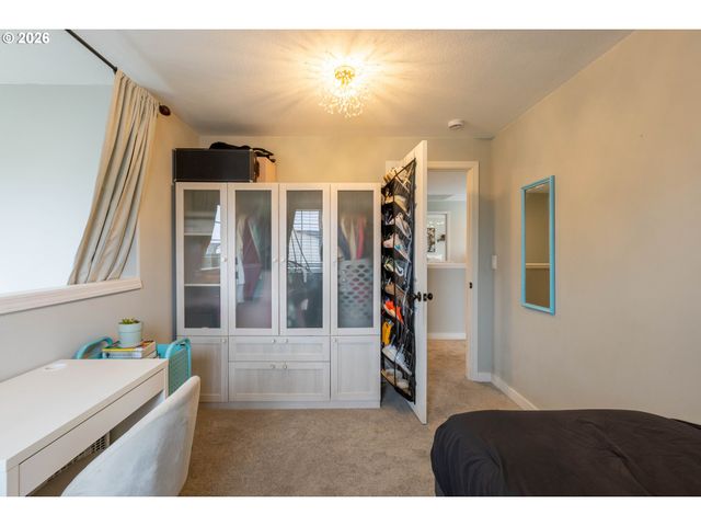 306 E 16TH Pl, La Center, WA 98629