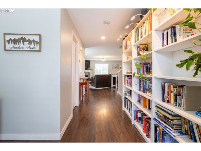 306 E 16TH Pl, La Center, WA 98629