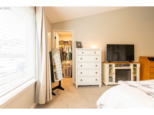 306 E 16TH Pl, La Center, WA 98629