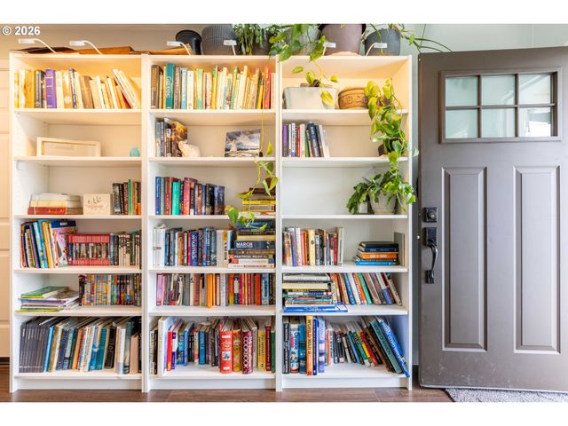 306 E 16TH Pl, La Center, WA 98629