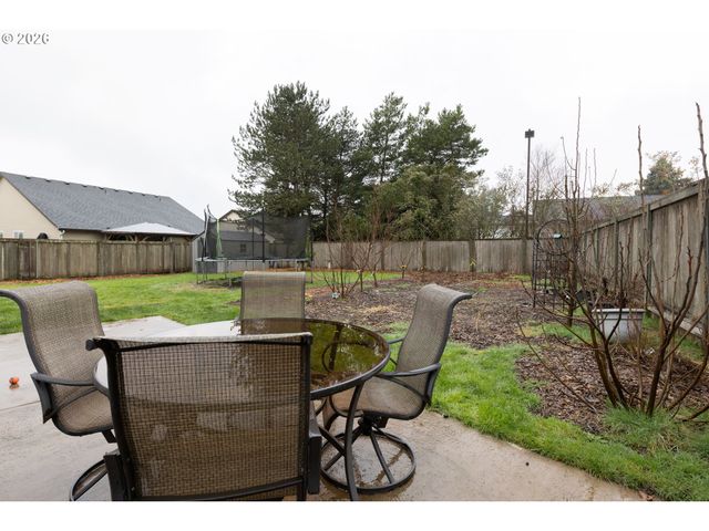 306 E 16TH Pl, La Center, WA 98629