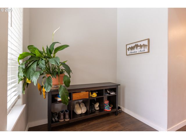 306 E 16TH Pl, La Center, WA 98629