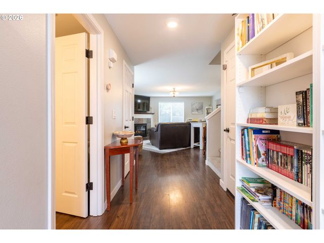 306 E 16TH Pl, La Center, WA 98629