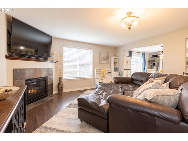 306 E 16TH Pl, La Center, WA 98629