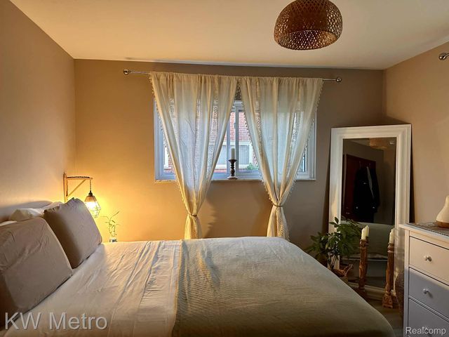 15219 E 9 Mile Road 3A, Eastpointe, MI 48021