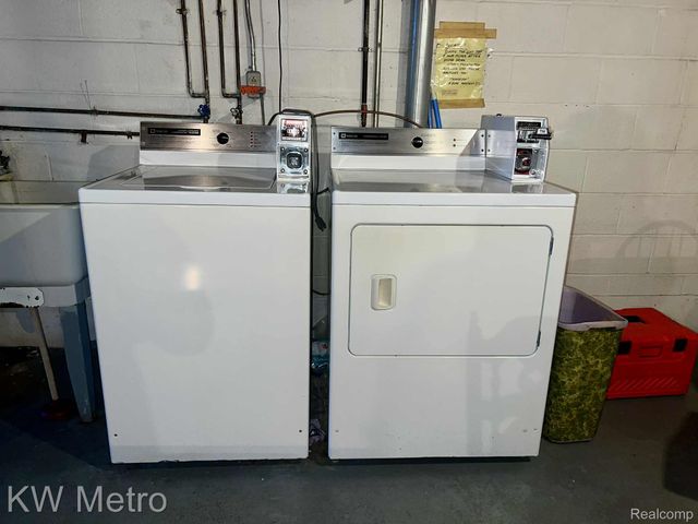 15219 E 9 Mile Road 3A, Eastpointe, MI 48021