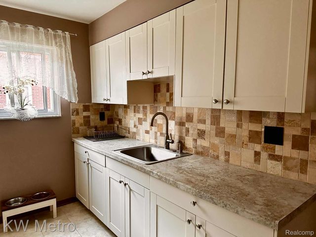 15219 E 9 Mile Road 3A, Eastpointe, MI 48021