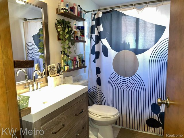 15219 E 9 Mile Road 3A, Eastpointe, MI 48021